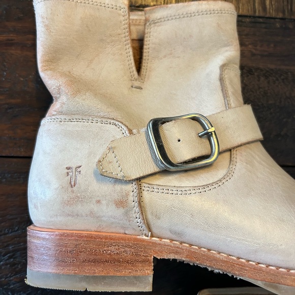 Frye Veronica Booties White/ Cream Distressed Leather Boots - Picture 5 of 9